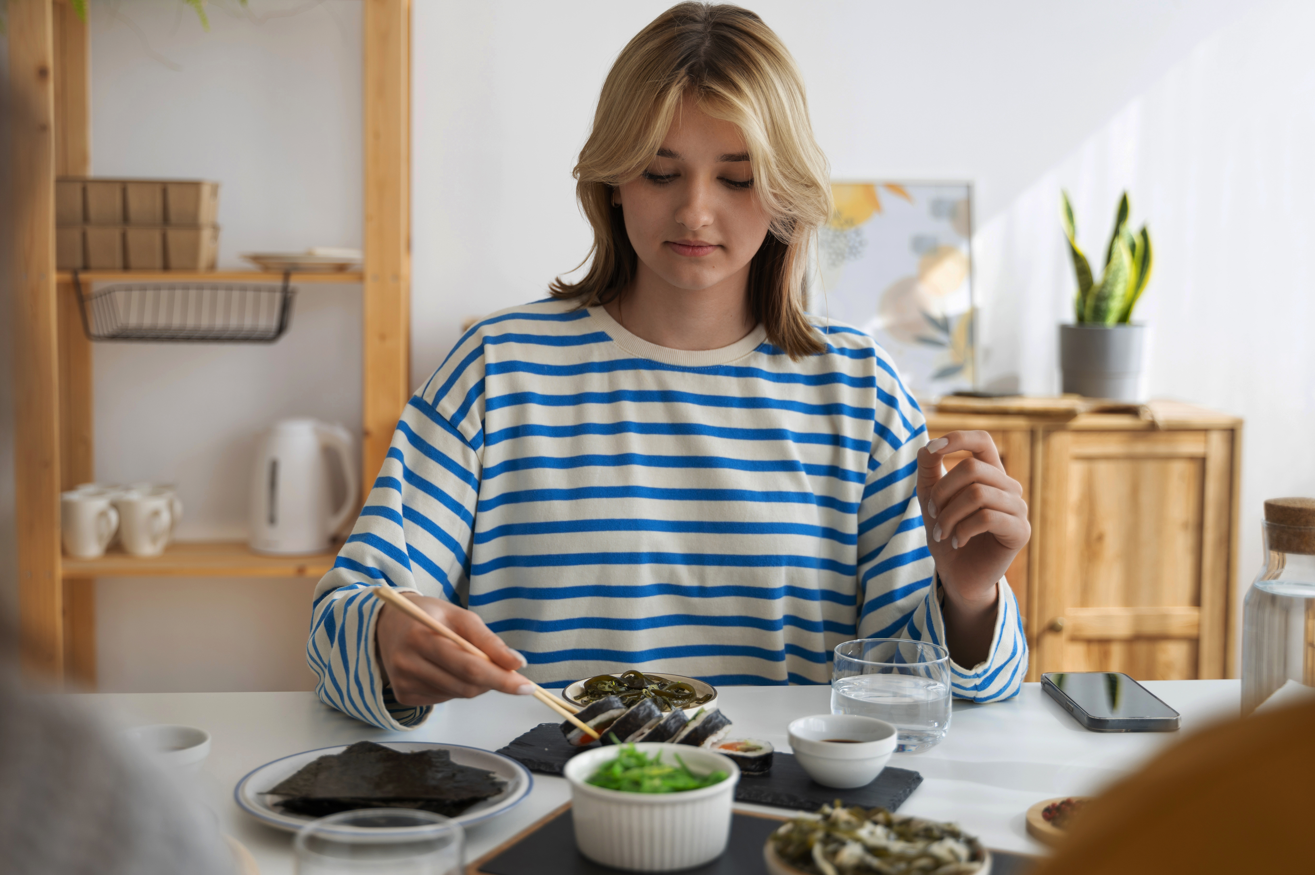 now-gen-z-has-started-eating-huge-spoonfuls-of-sea-moss-while-our-showbusiness-reporter-agrees-it-tastes-disgusting